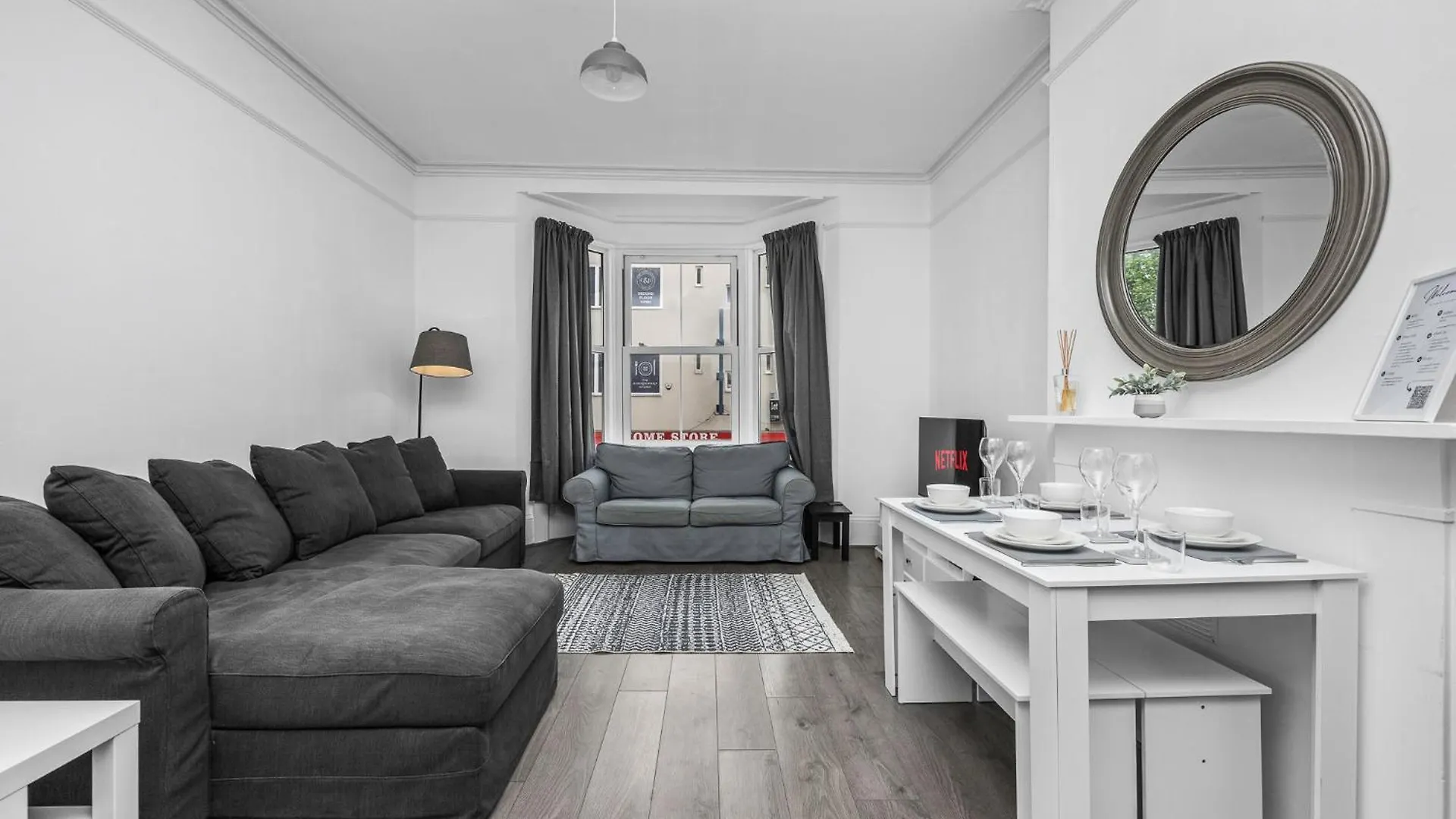 2 Bedroom Flat - With King Sized Beds, Netflix And Sky - Perfect For Contractors, Vacation Guests Or Those Relocating Brighton