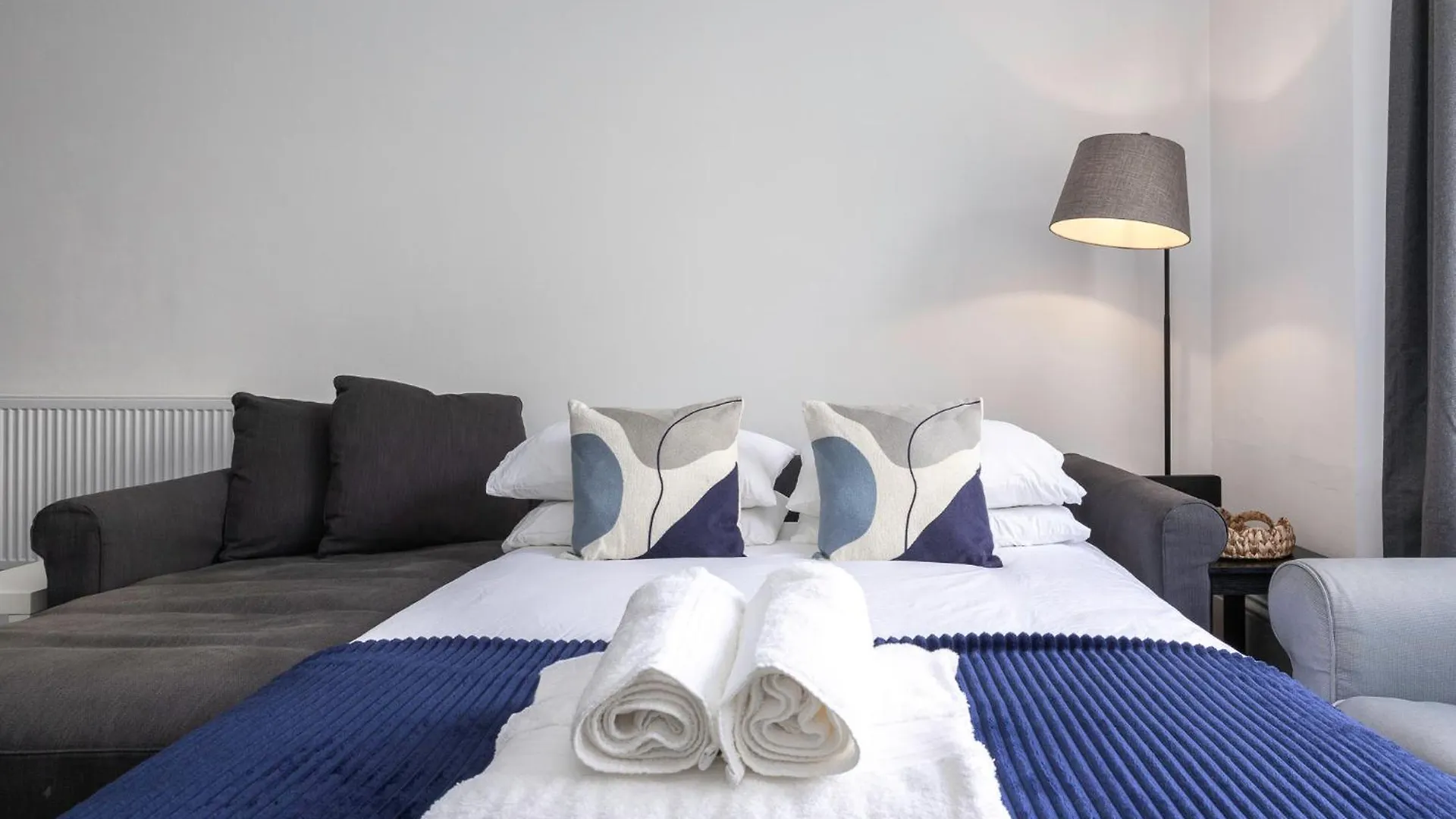 2 Bedroom Flat - With King Sized Beds, Netflix And Sky - Perfect For Contractors, Vacation Guests Or Those Relocating Brighton