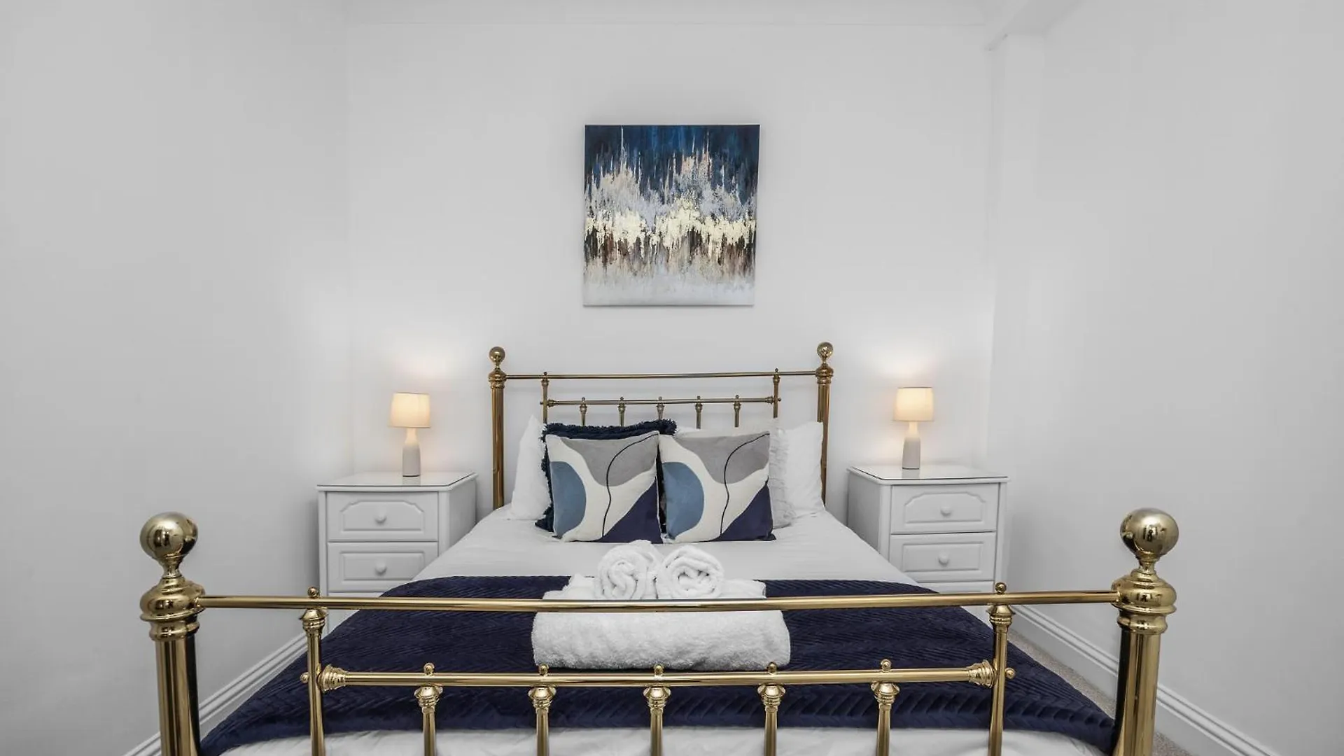 Apartment 2 Bedroom Flat - With King Sized Beds, Netflix And Sky - Perfect For Contractors, Vacation Guests Or Those Relocating Brighton