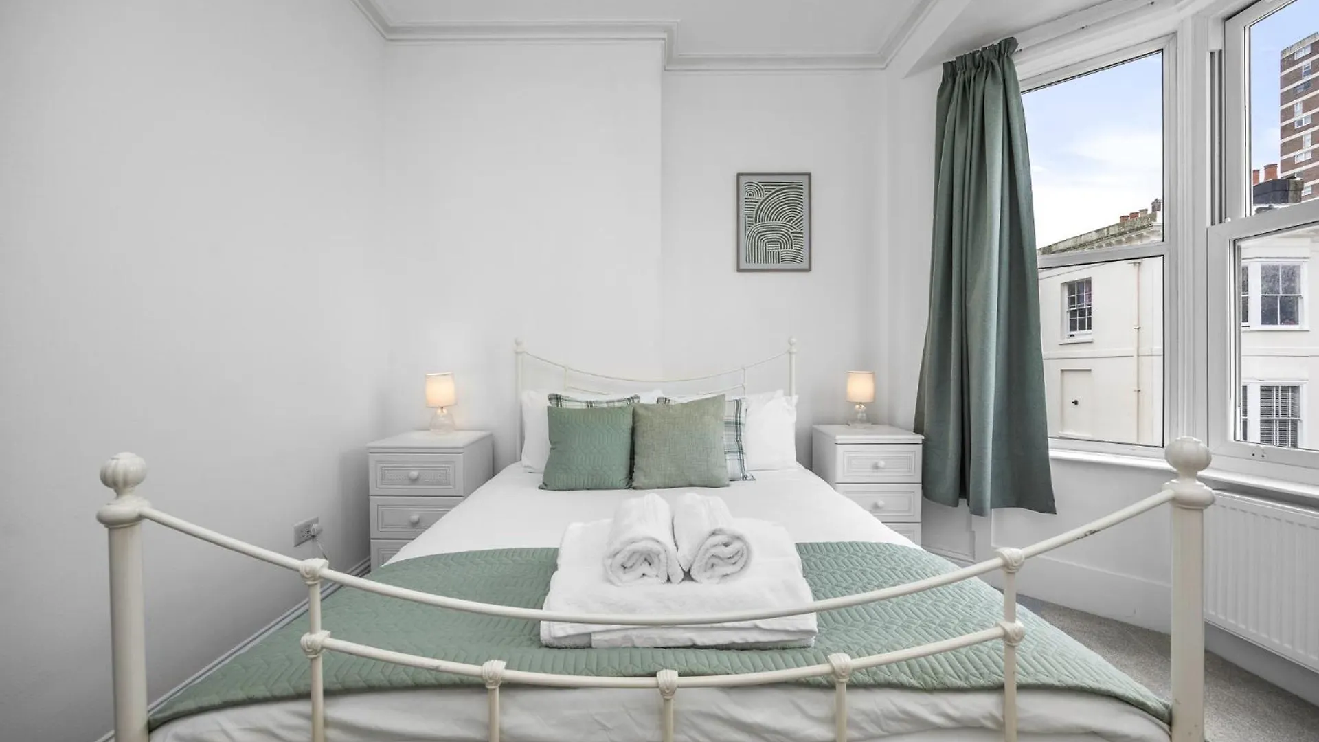 2 Bedroom Flat - With King Sized Beds, Netflix And Sky - Perfect For Contractors, Vacation Guests Or Those Relocating Brighton