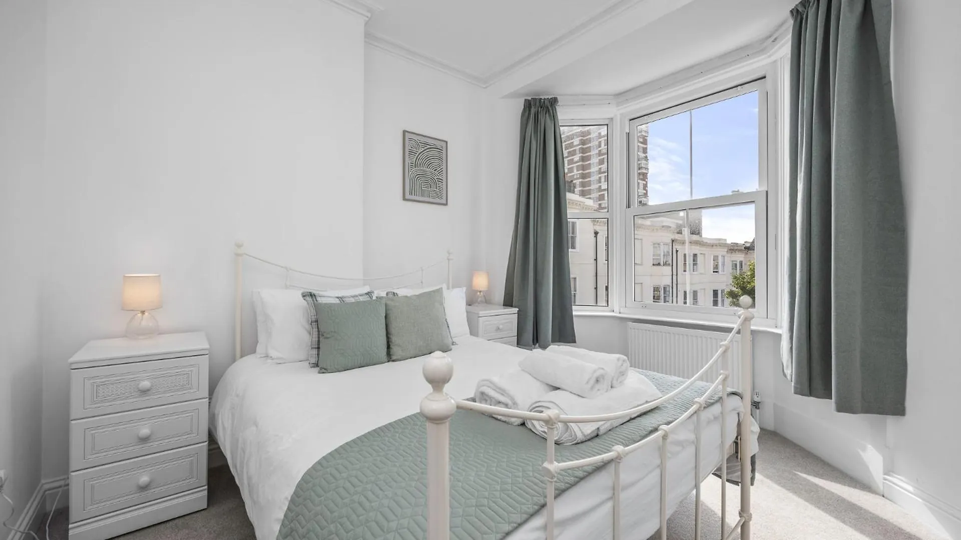 2 Bedroom Flat - With King Sized Beds, Netflix And Sky - Perfect For Contractors, Vacation Guests Or Those Relocating Brighton 0*,  Egyesült Királyság