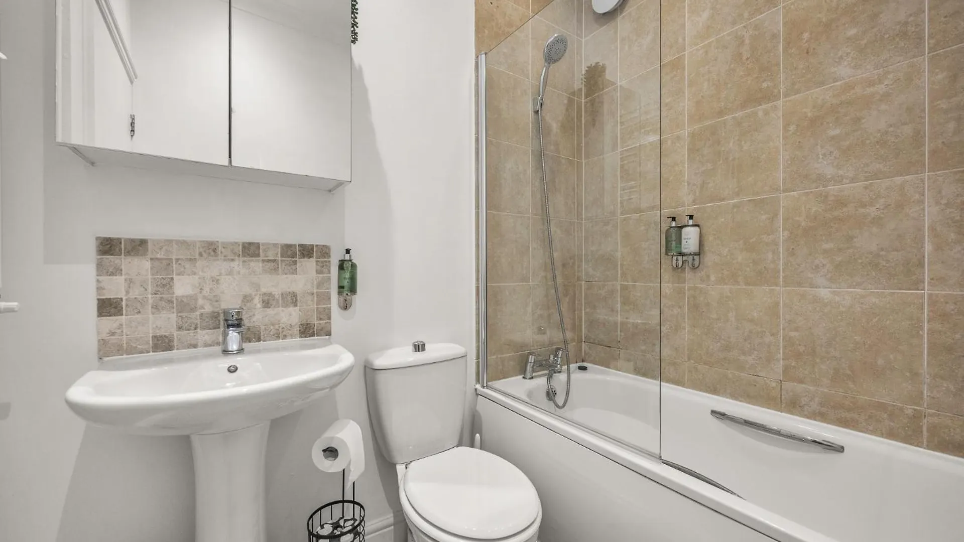2 Bedroom Flat - With King Sized Beds, Netflix And Sky - Perfect For Contractors, Vacation Guests Or Those Relocating Brighton Apartman