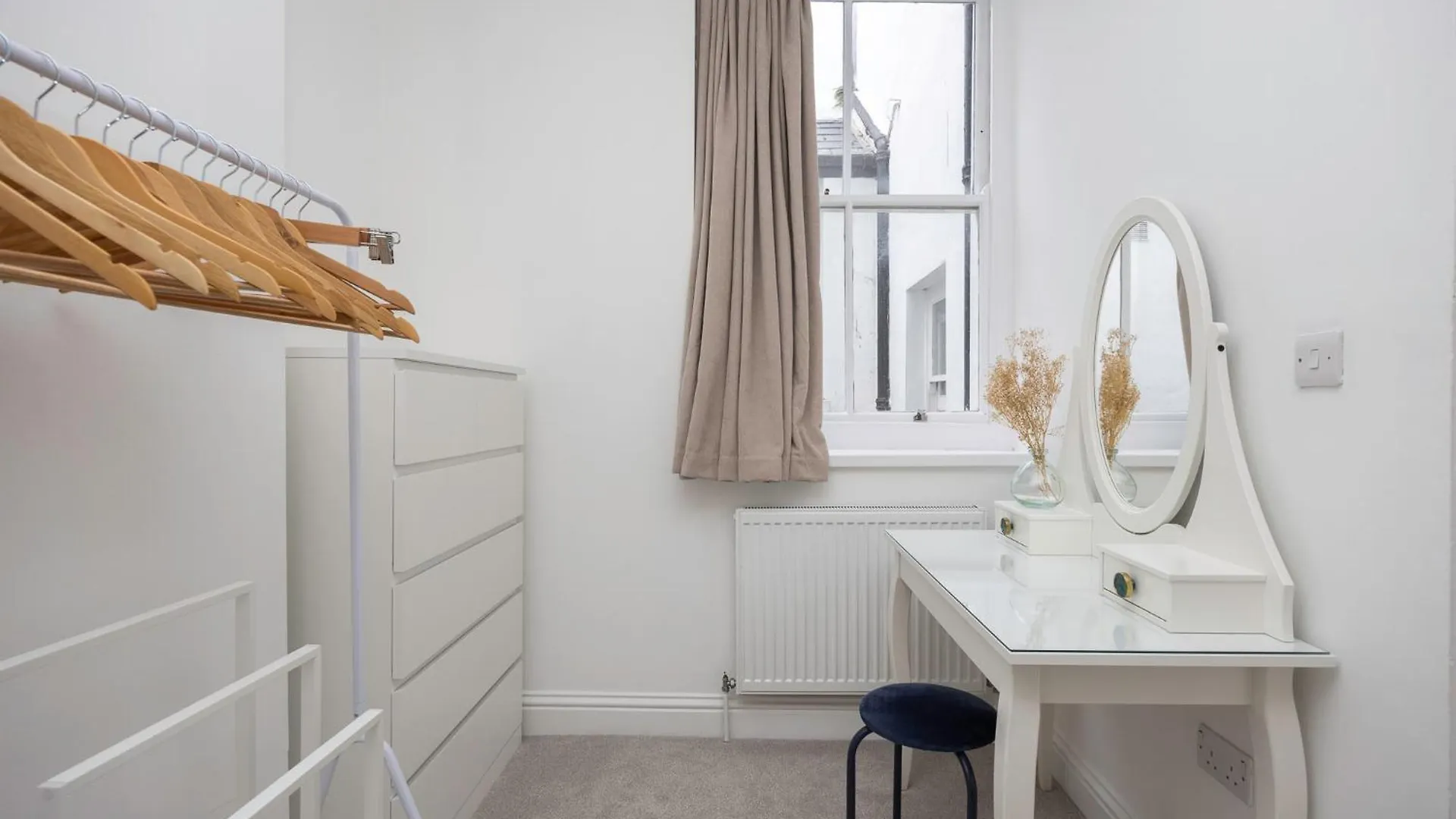 2 Bedroom Flat - With King Sized Beds, Netflix And Sky - Perfect For Contractors, Vacation Guests Or Those Relocating Brighton Apartman